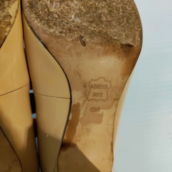 Tory Burch Raleigh Logo Patent Pump in Nude - Picture 9 of 9